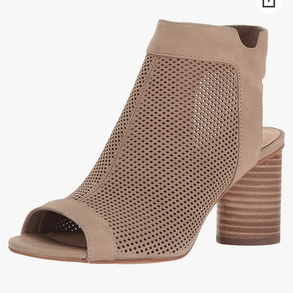 Vince Camuto Perforated Leather Ankle Booties Sz 9.5 - Picture 7 of 7